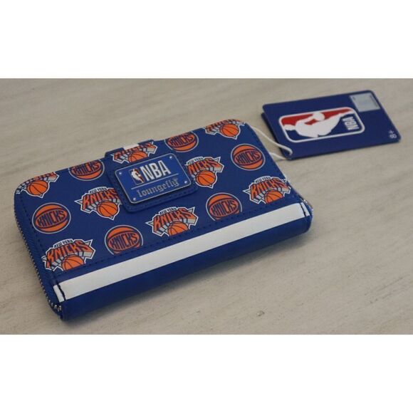 Loungefly NBAWA0004 Women's NBA NY Knicks Logo Zip Around Snap Wallet - Picture 3 of 9